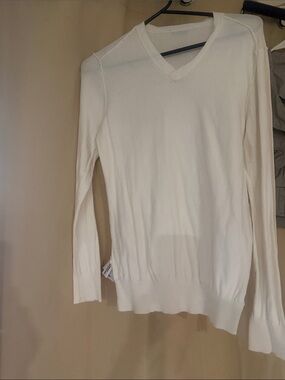 DKNY Women’s V-Neck Sweater in White
